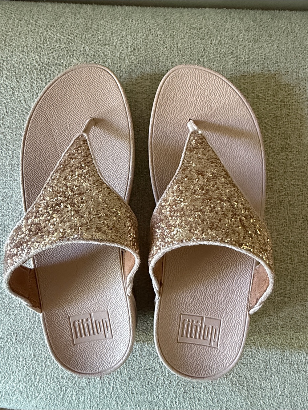 Fitflop Glitter Thong Slide Sandals in Metallic Pink